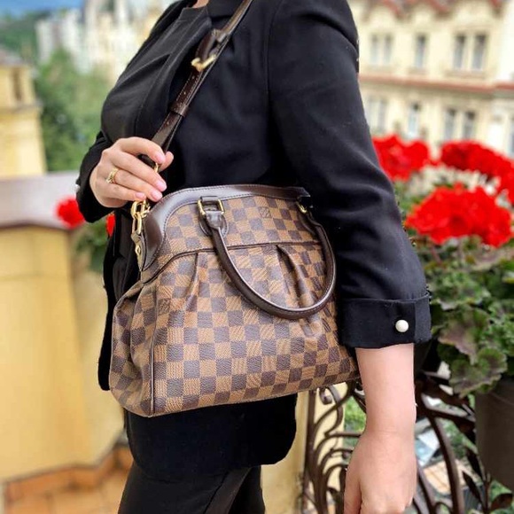 LOUIS VUITTON Damier Ebene Trevi PM w/LV Strap - Picture 4 of 14